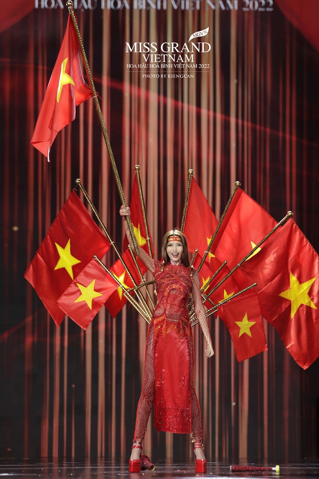 Ngắm những bộ trang phục dân tộc do Nguyễn Minh Công làm mentor thắng giải quốc tế - Ảnh 9.