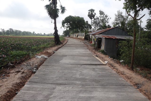 Theo bước chân tình nguyện: Thay đổi làng quê với những đường bê tông thẳng tắp  - Ảnh 4.