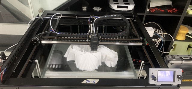 Sinh viên chế tạo máy in 3D có giá hàng chục đến trăm triệu đồng - Ảnh 2.