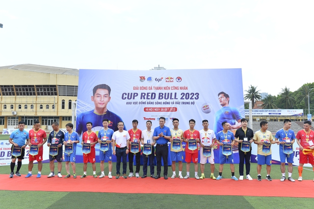 Sôi nổi giải bóng đá Thanh niên Công nhân - Cúp Red Bull 2023 tại Hà Nội - Ảnh 1.