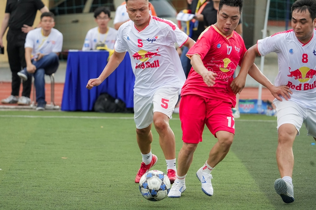 Sôi nổi giải bóng đá Thanh niên Công nhân - Cúp Red Bull 2023 tại Hà Nội - Ảnh 3. Sôi nổi giải bóng đá Thanh niên Công nhân - Cúp Red Bull 2023 tại Hà Nội - Ảnh 3.