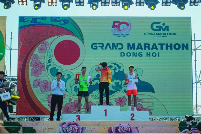 Hơn 1.500 vận động viên tham gia giải Grand Marathon Đồng Hới - Ảnh 3.