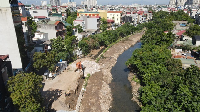 Cận cảnh kênh dẫn chậm tiến độ khiến trạm bơm nghìn tỉ ‘khát nước’ - Ảnh 5.