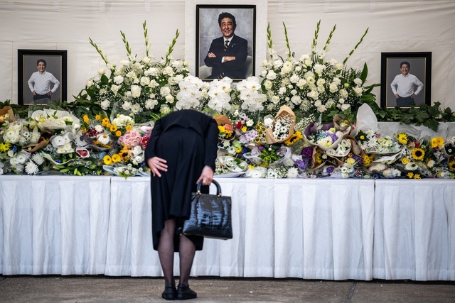 Nhật đánh dấu một năm sau khi cựu Thủ tướng Shinzo Abe bị ám sát - Ảnh 2.