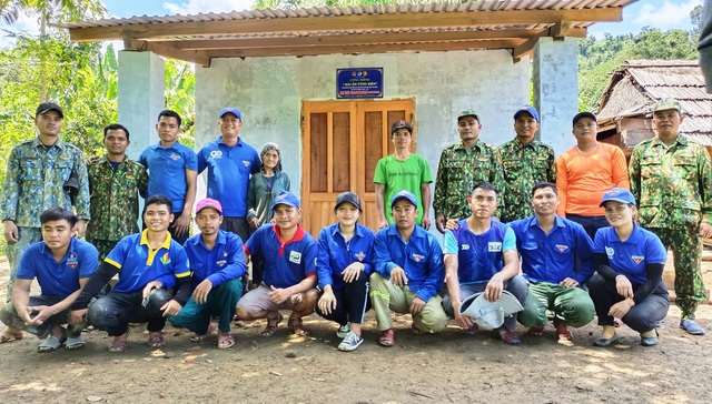 Theo bước chân tình nguyện: 'Biệt đội' thợ xây miền biên viễn   - Ảnh 1.