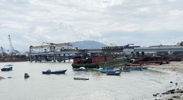 Cầu Xóm Bóng Nha Trang thông xe kỹ thuật vào 2.9, đưa vào khai thác ngày 20.9 - Ảnh 1.