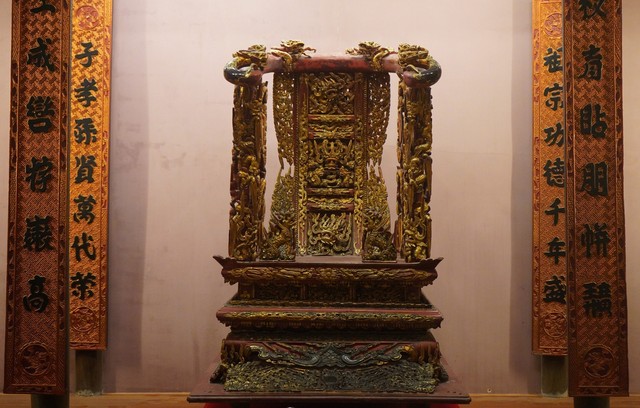 Mãn nhãn với ngai thờ hơn 300 năm tuổi trong miếu cổ ở Thái Bình - Ảnh 2.
