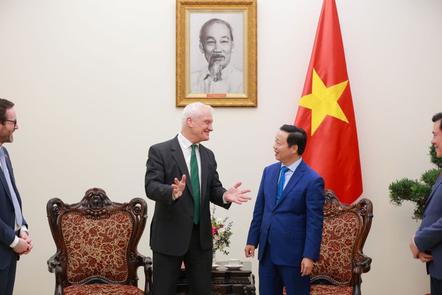 Quốc vụ khanh Anh thăm Việt Nam, hỗ trợ chuyển dịch năng lượng sạch - Ảnh 1.