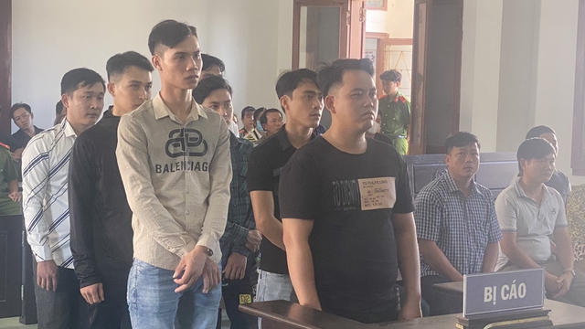 Phú Yên: Ăn nhậu đánh người, 7 bị cáo lãnh án 57 năm 6 tháng tù - Ảnh 1.
