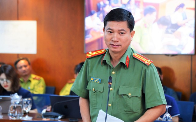 Công an TP.HCM rà quét, xử lý hội nhóm hướng dẫn bùng nợ, cướp ngân hàng - Ảnh 1. Công an TP.HCM rà quét, xử lý hội nhóm hướng dẫn bùng nợ, cướp ngân hàng - Ảnh 1.