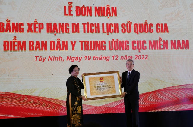 Sự kiện văn hóa tuần qua: Báo Thanh Niên trao giải cuộc thi viết ‘Sống đẹp’ - Ảnh 4.