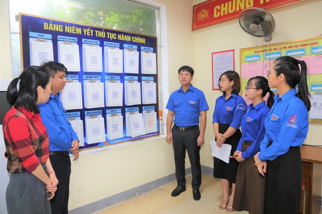 Tuổi trẻ Hà Tĩnh ra quân hỗ trợ người dân thực hiện dịch vụ công trực tuyến - Ảnh 1.