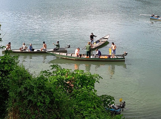 Quảng Nam: Ghe chở 8 người lật trên lòng hồ thủy điện sông Tranh 4 - Ảnh 1.