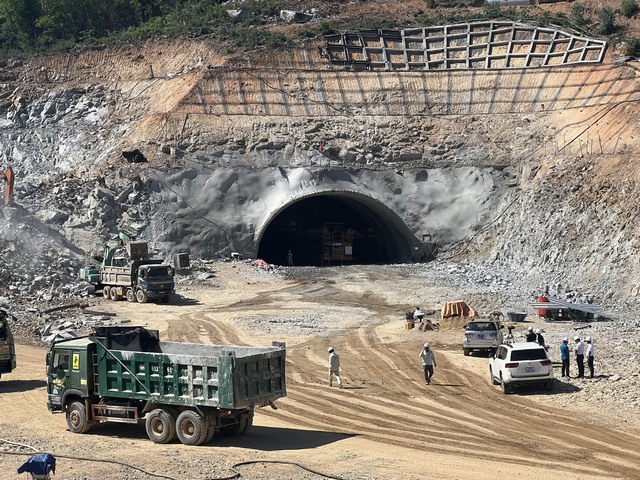 Dự án cao tốc Bắc-Nam đi qua Quảng Ngãi: Cần cấp phép mỏ đất trong tháng 9  - Ảnh 2.
