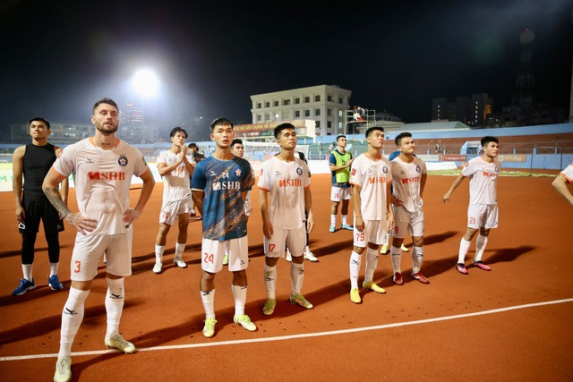 HLV Phạm Minh Đức: 'Đà Nẵng xuống hạng vẫn đủ sức lên V-League trở lại'  - Ảnh 4.