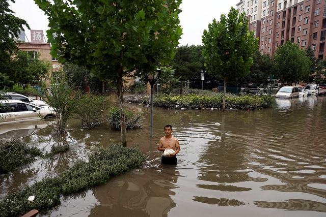 Gần 30 người chết do mưa lớn ở Hà Bắc, Trung Quốc ra cảnh báo - Ảnh 1.