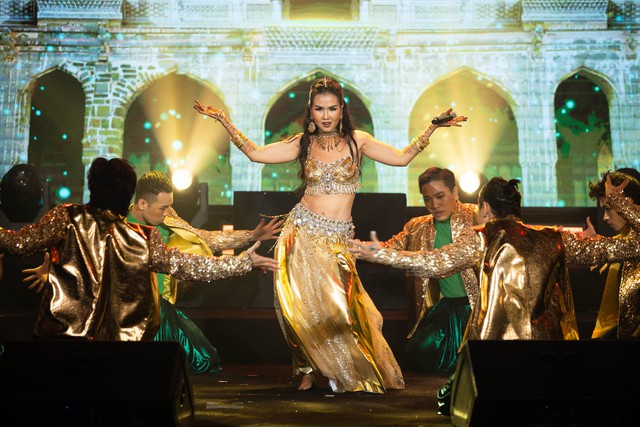 Võ Hạ Trâm cùng hai mỹ nhân Bollywood tham gia Đại nhạc hội ‘Chạm để yêu thương’  - Ảnh 1.
