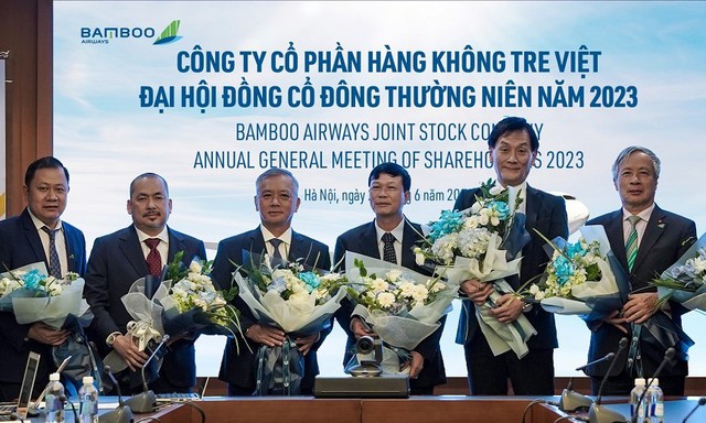 Chủ tịch Bamboo Airways xin rút khỏi Hội đồng quản trị Tập đoàn FLC - Ảnh 1.