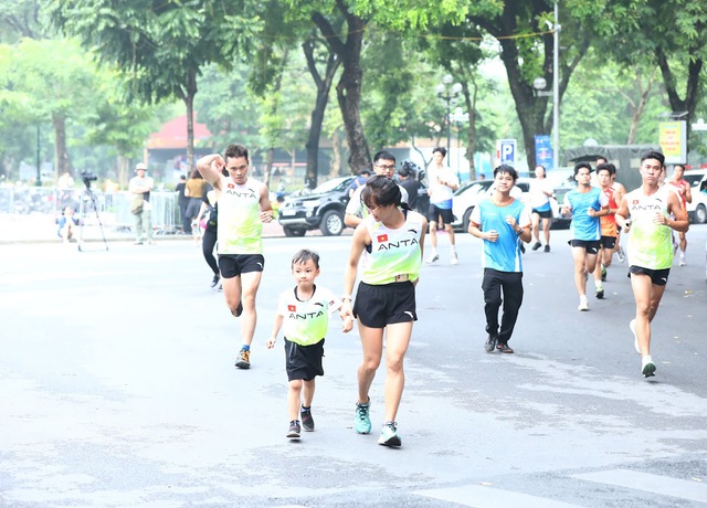 Anh Bùi Quang Huy hào hứng tham gia giải chạy 'Những bước chân vì cộng đồng' - Ảnh 5.
