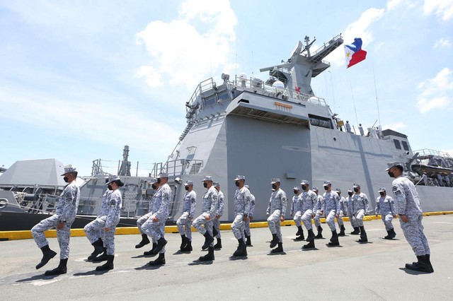 Philippines sẽ đưa thêm hàng tiếp tế tới bãi cạn ở Biển Đông - Ảnh 1.