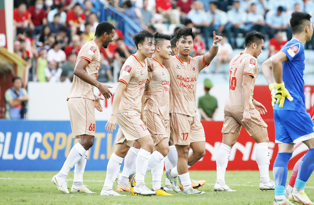 V-League 2023: Cuộc chiến tay đôi giữa CLB Công an Hà Nội và CLB Hà Nội - Ảnh 1.