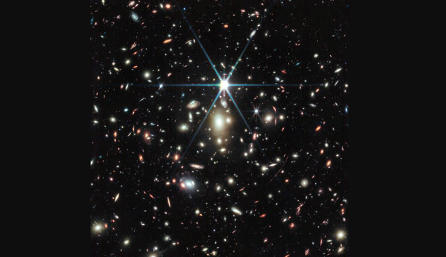 Kính James Webb chụp ảnh ngôi sao xa nhất - Ảnh 1.