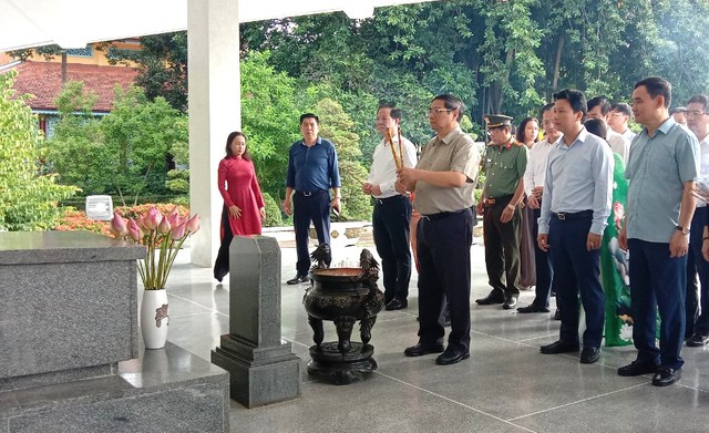 Thủ tướng Phạm Minh Chính kiểm tra các công trình trọng điểm tại Đồng Tháp - Ảnh 1.