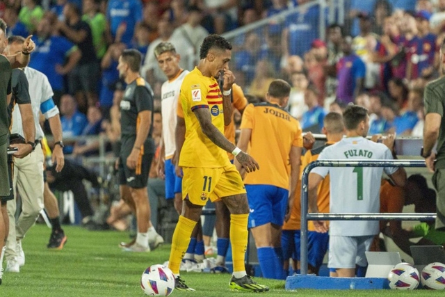 La Liga: Raphinha và HLV Xavi nhận thẻ đỏ, Barcelona hòa thất vọng Getafe - Ảnh 3.