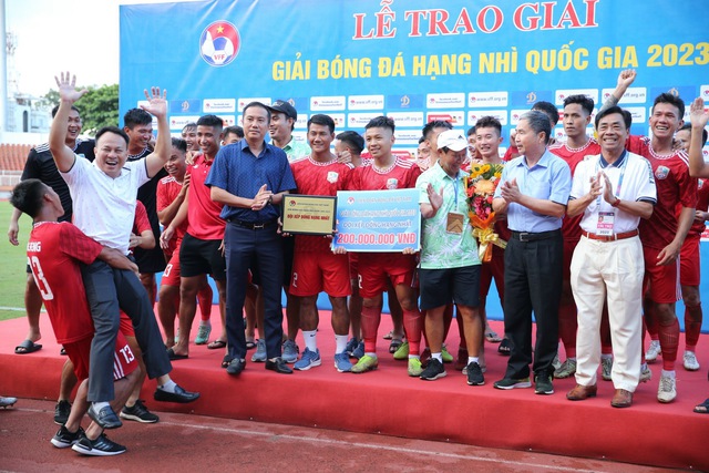 CLB Đồng Nai trở lại giải bóng đá hạng nhất quốc gia sau 11 năm - Ảnh 7.