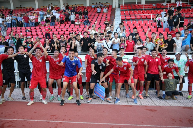 CLB Đồng Nai trở lại giải bóng đá hạng nhất quốc gia sau 11 năm - Ảnh 1.
