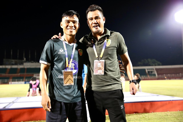 HLV Phan Thanh Bình: 'Đồng Tháp lên hạng nhất, tôi muốn đưa đội sớm lên chơi V-League' - Ảnh 4.