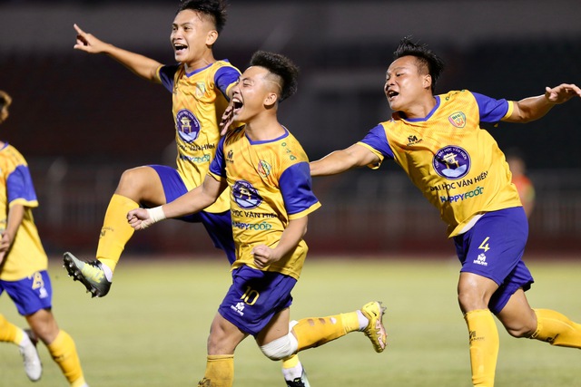 HLV Phan Thanh Bình: 'Đồng Tháp lên hạng nhất, tôi muốn đưa đội sớm lên chơi V-League' - Ảnh 1.