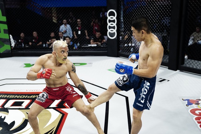 Nhà vô địch tán thủ châu Á thất bại trên sàn MMA - Ảnh 4.