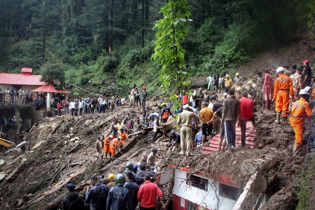 Mưa lớn tại Ấn Độ khiến 49 người thiệt mạng, nhiều người mất tích - Ảnh 2.