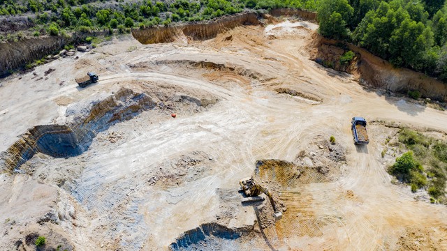 Quảng Ngãi: Kiểm tra phát hiện nhiều sai phạm tại mỏ đất núi Đỉnh Mẹo - Ảnh 1.