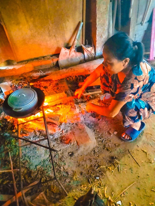 Mẹ tôi tiết kiệm điện hiệu quả nhờ...chiếc nồi gang - Ảnh 1.