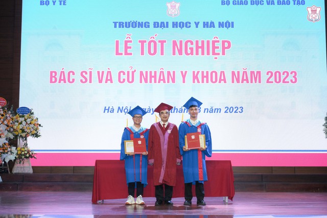 Thủ khoa cử nhân y khoa Trường ĐH Y Hà Nội với pha 'quay xe' thành công - Ảnh 1.