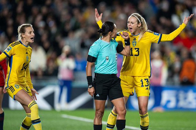 Đội tuyển nữ Thụy Điển chỉ trích trọng tài sau trận bán kết World Cup nữ 2023 - Ảnh 2.