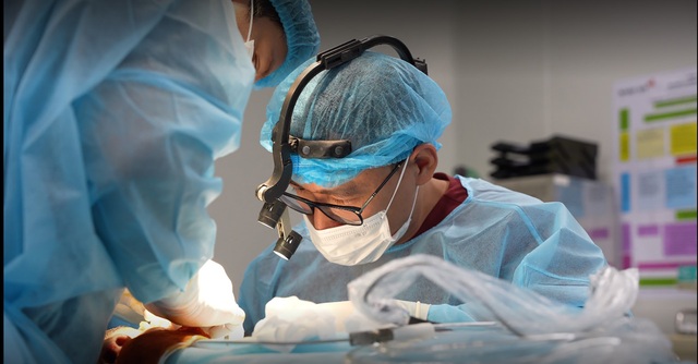 Lê Tuấn Sỹ được chính tay bác sĩ Đỗ Quang Khải trên 12 năm kinh nghiệm phụ trách toàn bộ ca phẫu thuật