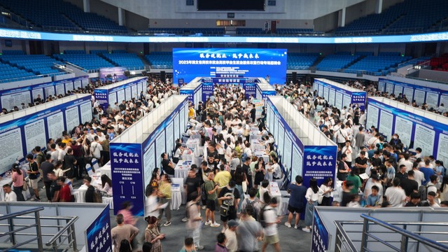 Trung Quốc ngừng công bố dữ liệu người trẻ thất nghiệp sau nhiều tháng cao kỷ lục - Ảnh 1.