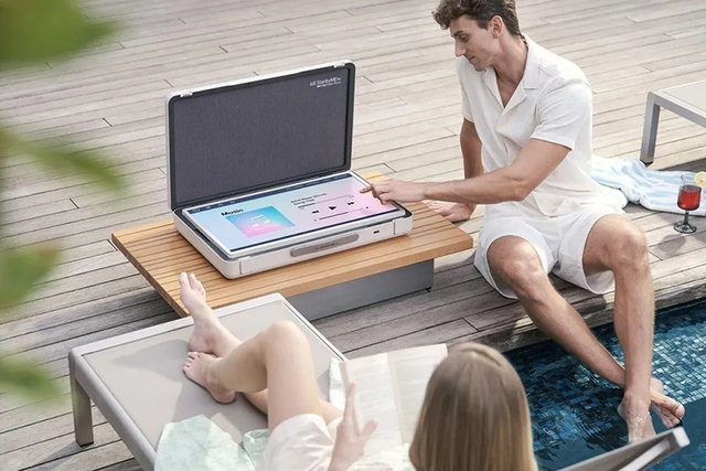 LG giới thiệu Smart TV kiểu vali độc đáo, giá 1.000 USD - Ảnh 1.