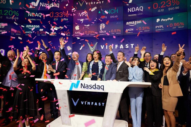 Cổ phiếu Vingroup bay cao sau khi VinFast giao dịch trên sàn Nasdaq - Ảnh 1.