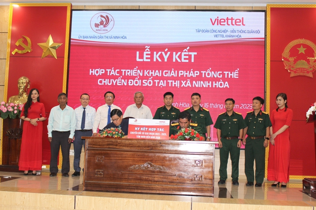 Ký kết hợp tác về chuyển đổi số thị xã Ninh Hòa  - Ảnh 1.