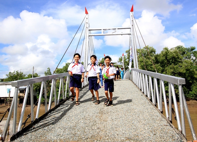 Gần 30 cây cầu thép dây văng kiên cố đã được Tân Hiệp Phát xây dựng và đưa vào sử dụng tại khắp các tỉnh thành miền Tây