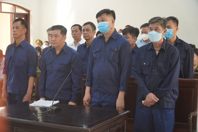 Nguyên Giám đốc Sở TN-MT Đồng Nai cùng 12 bị cáo được thay đổi tội danh   - Ảnh 2.