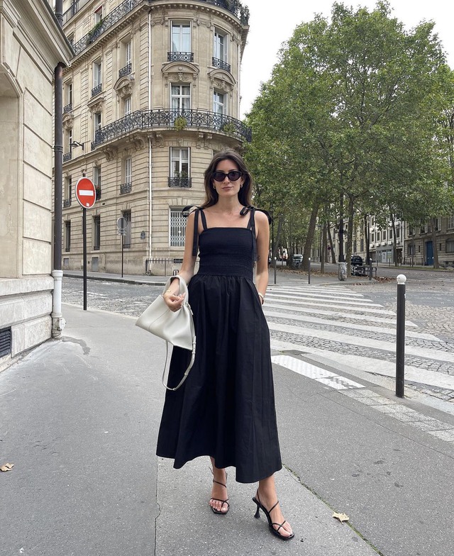 Cách biến hoá với trang phục gam màu đen trắng của những quý cô Paris - Ảnh 2.