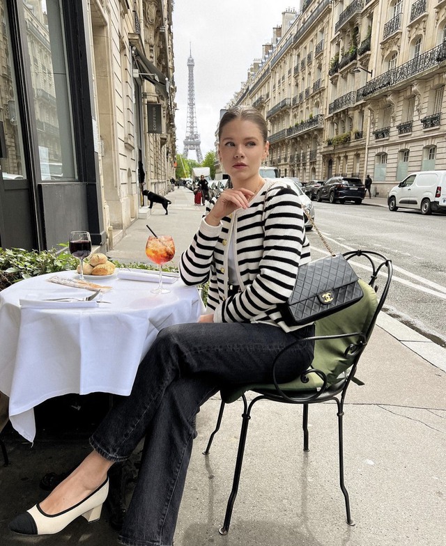 Cách biến hoá với trang phục gam màu đen trắng của những quý cô Paris - Ảnh 6.