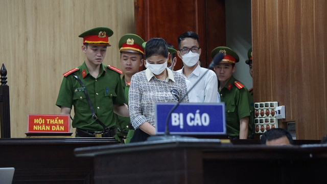 Cựu Giám đốc Sở GD-ĐT Thanh Hóa Phạm Thị Hằng bị tuyên phạt 4 năm tù - Ảnh 1.
