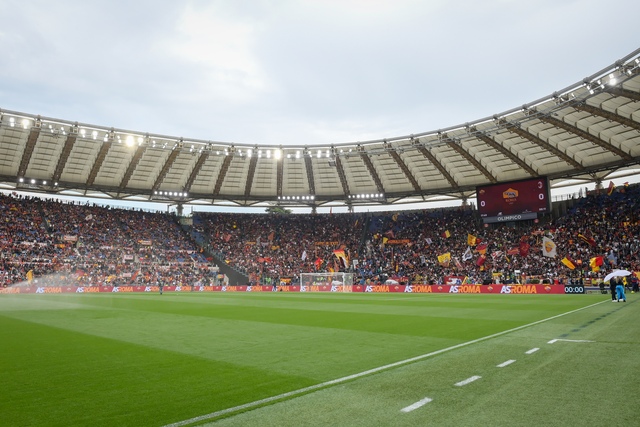 HLV Mourinho vắng mặt, AS Roma vẫn bán hết vé trận mở màn Serie A - Ảnh 1.