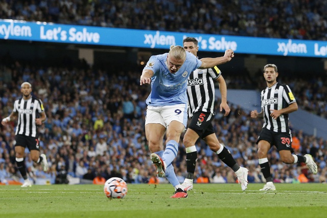 Ngoại hạng Anh: Julian Alvarez ghi bàn giúp Man City đánh bại Newcastle - Ảnh 2.